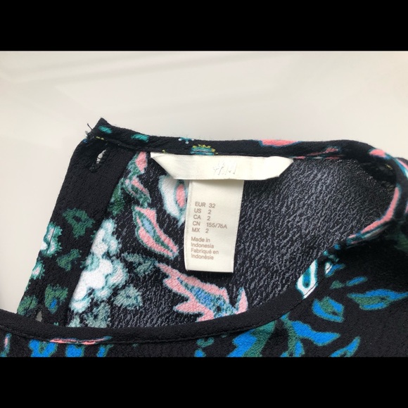 💰3 for $30💰 H&M Floral Back Button Blouse - Picture 5 of 9